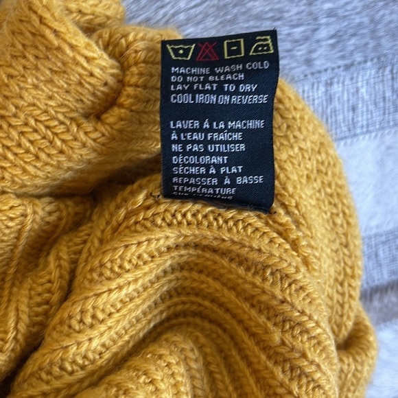 Gold! Gold Sweater - Picture 4 of 5